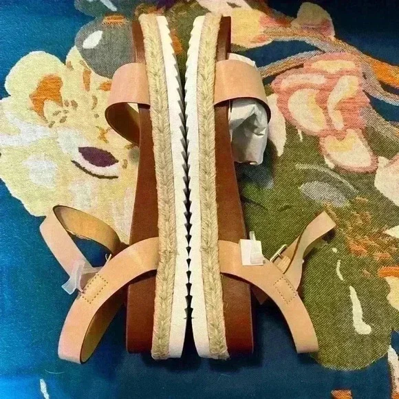 Brand New Dreampairs Platform Sandals - Picture 3 of 4